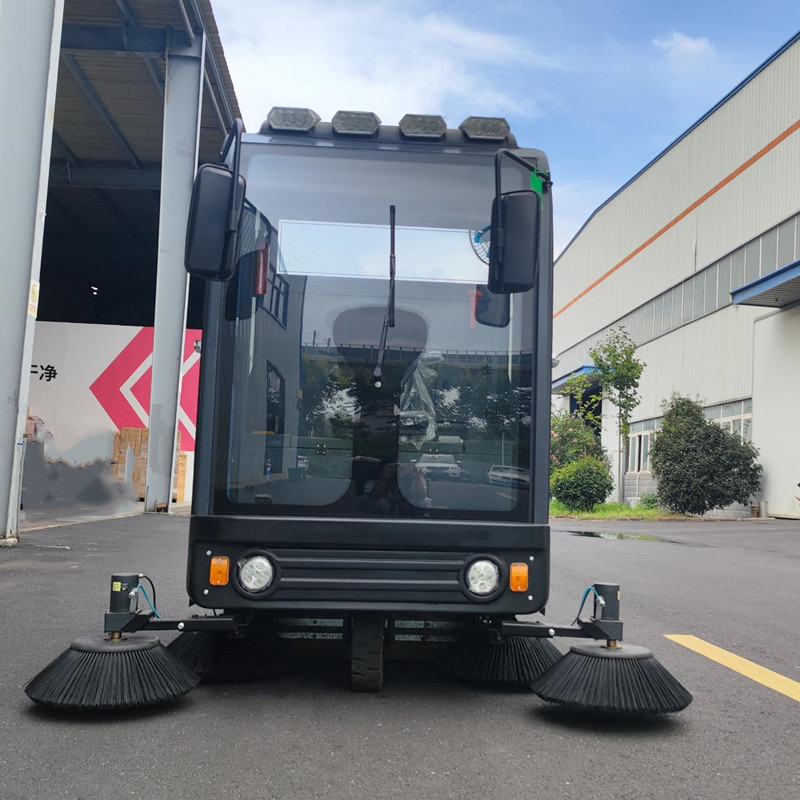 工業園區使用榮事達駕駛式掃地機清潔有什么好處
